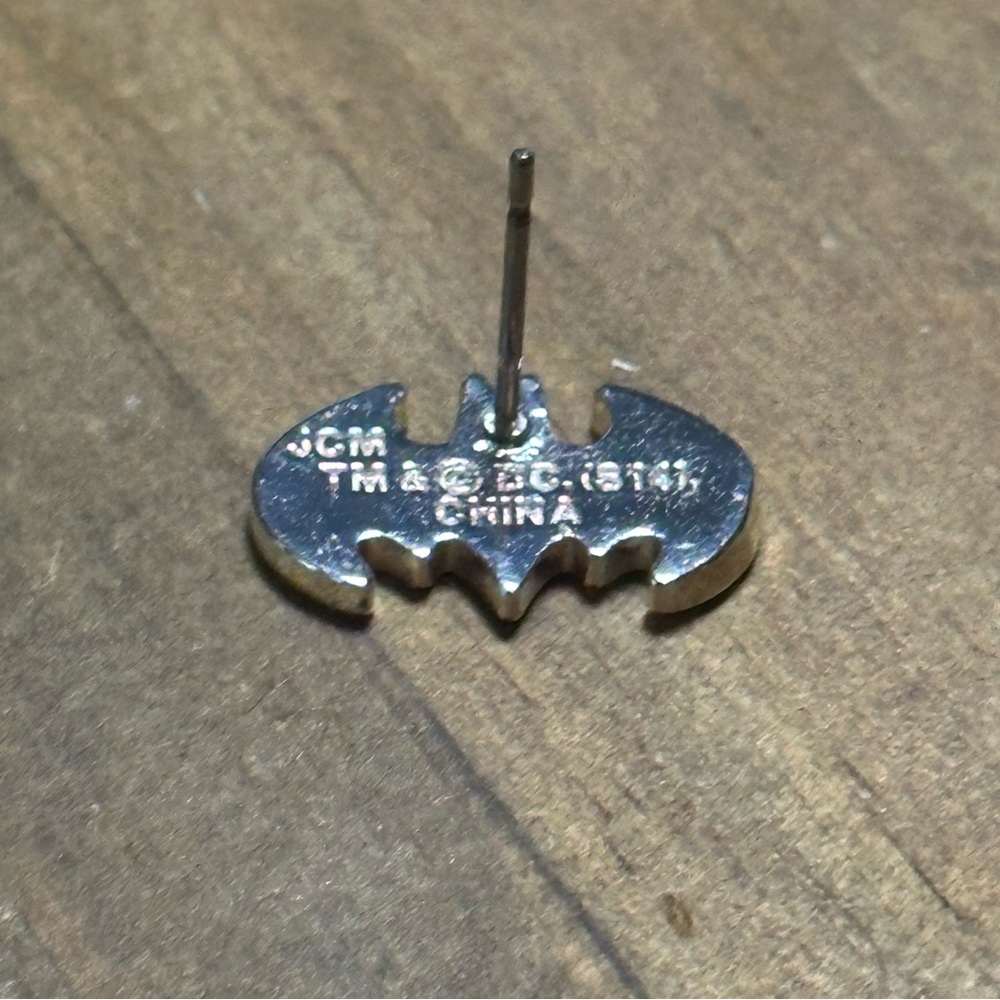 DC enamel Batman post earrings - Picture 2 of 3